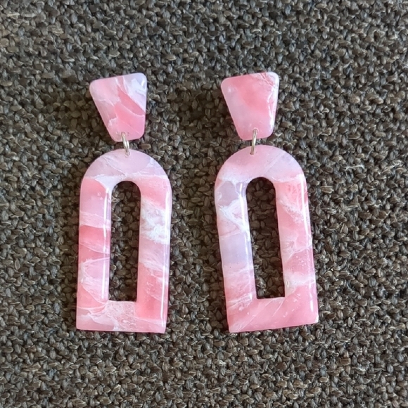 Pink Geometric Marbled Resin Dangle Stud Earrings - Picture 1 of 3